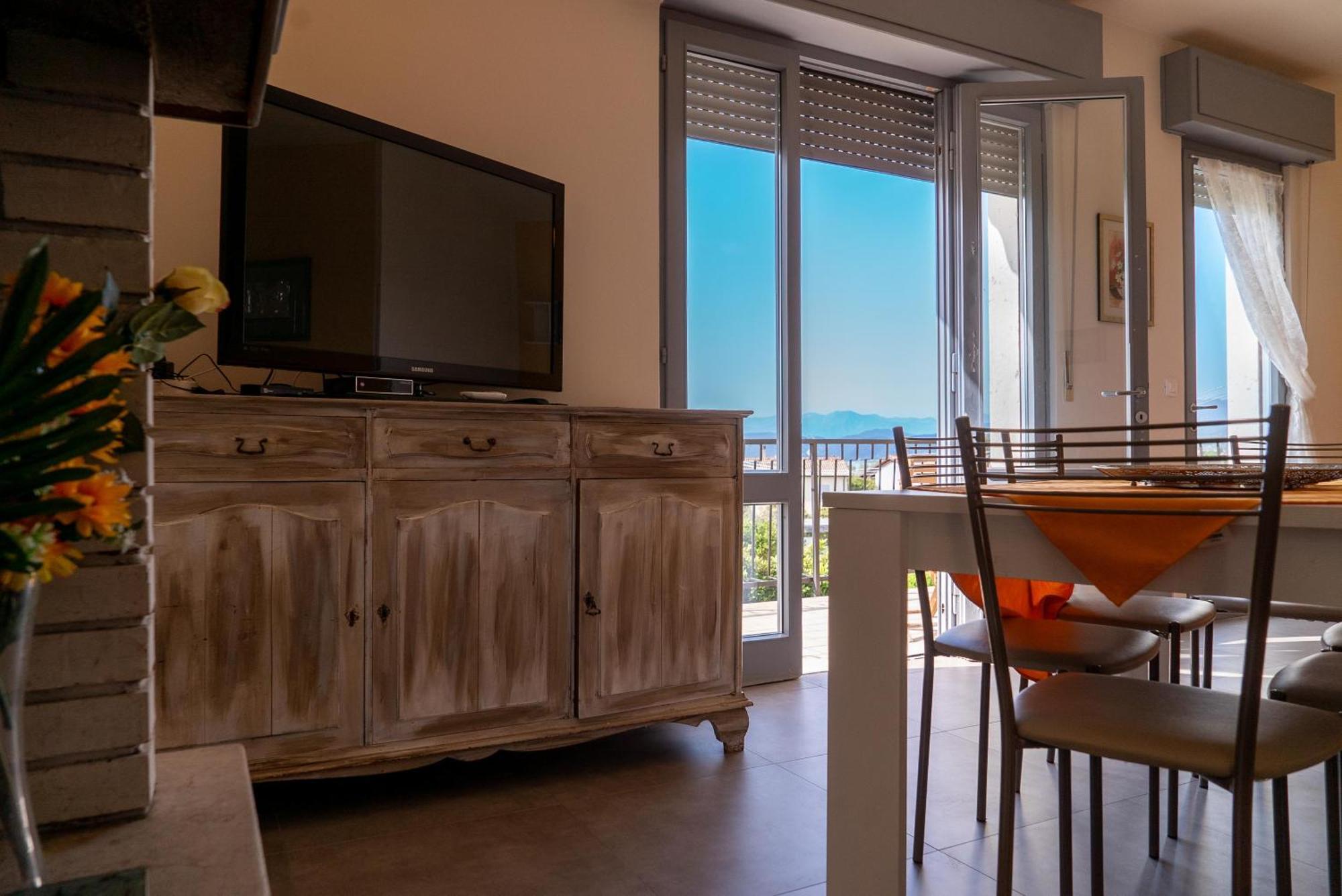 Villa La Magnolia - Private Beach Access, Garden, Views Lazise Ruang foto